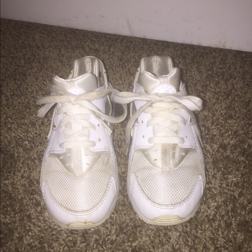 Kids white Nike shoes size 10